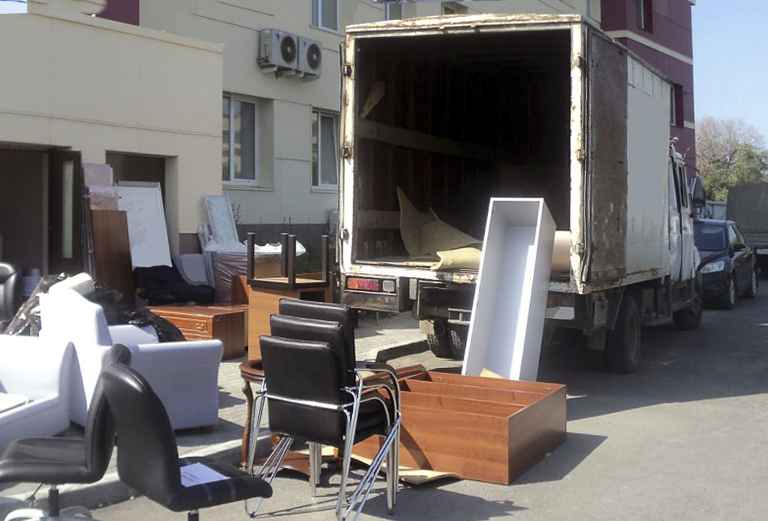 Заказ отдельной газели для транспортировки мебели : Дорожные клетчатые сумки из Ессентуков в Воронеж