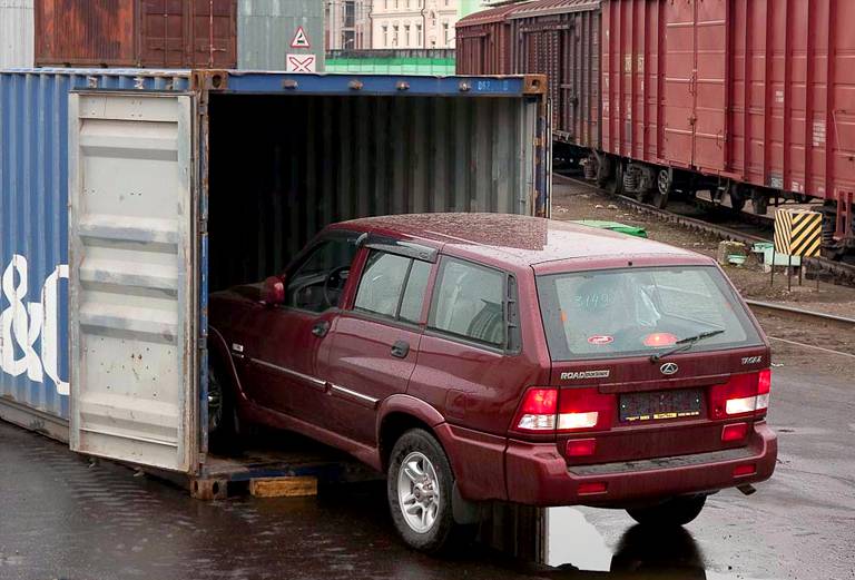 Стоимость транспортировки жд контейнером автомобиля из Салехарда в Новосибирск